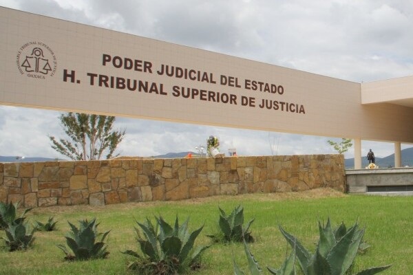 Poder Judicial de Oaxaca abre investigación contra juez que facilitó el despojo de viviendas en la colonia Gobernadores