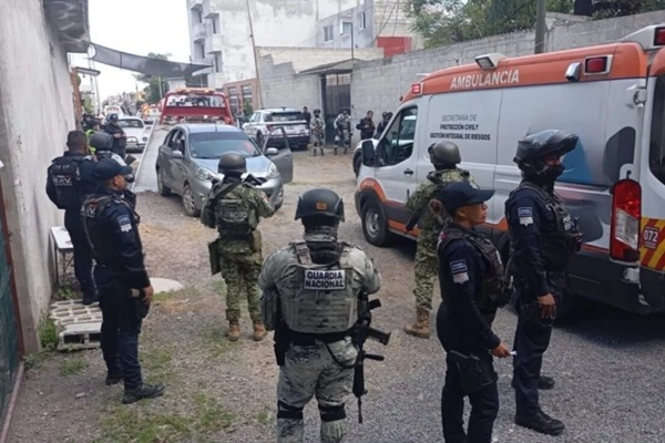 Un delincuente muerto y cuatro detenidos deja levantón de tianguista en Bosques