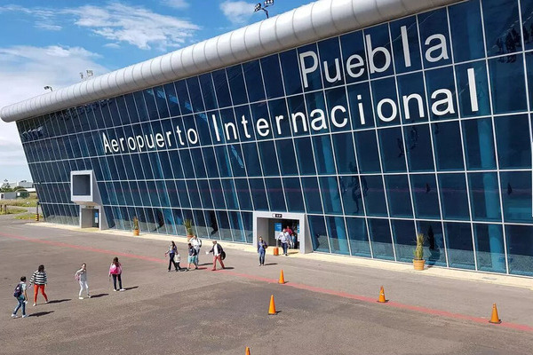 El Ejecutivo señaló que hubo una reunión con el director de aeropuertos, donde se expuso la problemática de las invasiones en terrenos