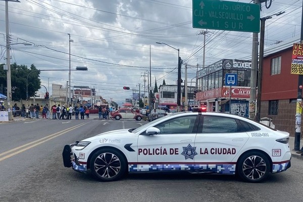 Un grupo de comerciantes que se opone a la operación de una ciclovía sobre bulevar Las Torres y/o Municipio Libre, protestó este jueves