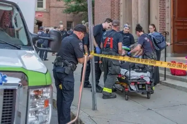 Ocho niños en una iglesia cerca de la Universidad de Harvard presentaron síntomas similares a convulsiones y fueron llevados a hospitales