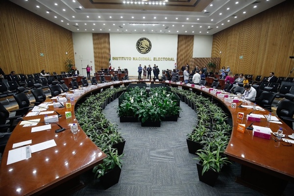 INE aplicará multas por casi un millón de pesos, aunque a los que incurrieron en más trampas se les hará descuentos, como a Yasmín Esquivel