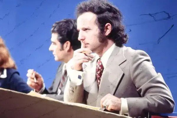 La serie documental “Protagonista, la vida de José Ramón Fernández” narra la historia del icónico periodista deportivo mediante entrevistas