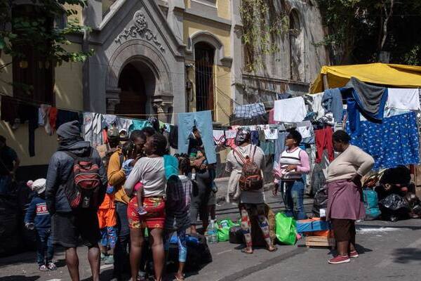La Ciudad de México se ha convertido en un punto crítico para cientos de migrantes, que permanecen varados ante la falta de documentos
