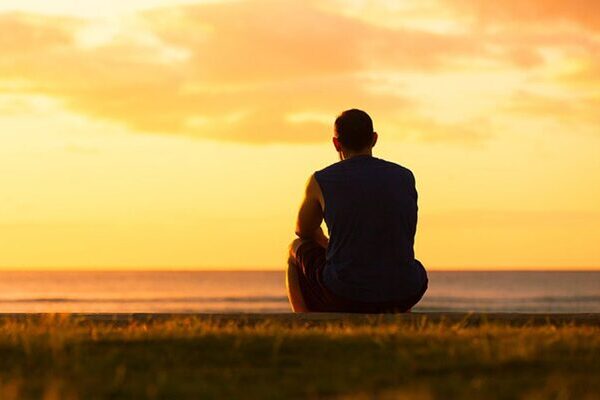 La mayoría de las veces, la nostalgia suele asociarse con la tristeza, la felicidad o la melancolía, configurándose como emoción agridulce