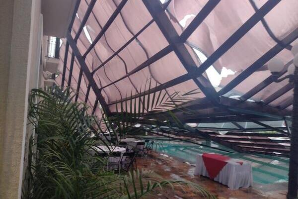 Granizada en Tlaxcala provoca caída de techo del Hotel San Francisco y afectaciones en tres municipios