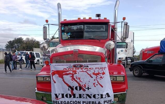 CAOS VIAL | Transportistas bloquean autopistas y carreteras en Puebla y Tlaxcala para exigir seguridad; no hay paso en Atlixcáyotl, México-Puebla, Puebla-Córdoba y Cuacnopalan-Oaxaca
