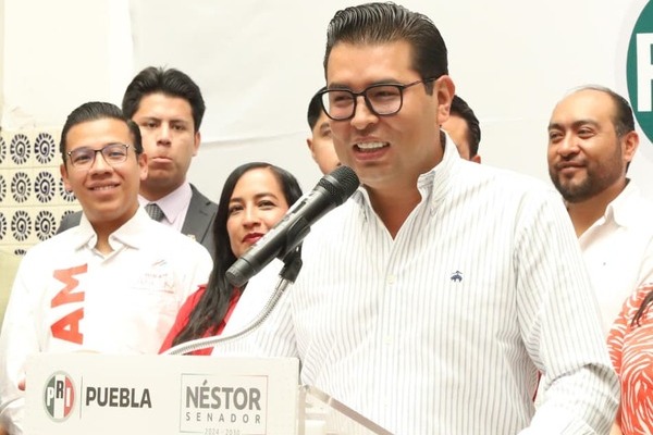 El senador Néstor Camarillo Medina anunció su renuncia como militante del PRI, por lo que a su vez, deja la presidencia del partido