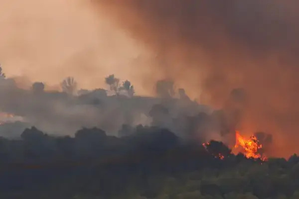El megaincendio que afecta el suroeste de la ciudad de Narbona, Francia cuyo inicio se reportó ayer, es el más grave en lo que va del verano