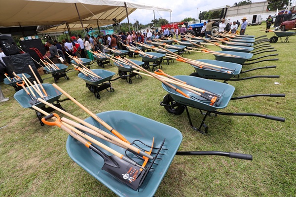 Alejandro Armenta entrega 3.9 mdp de apoyos para el campo poblano y 13 mdp del Programa de Obra Comunitaria