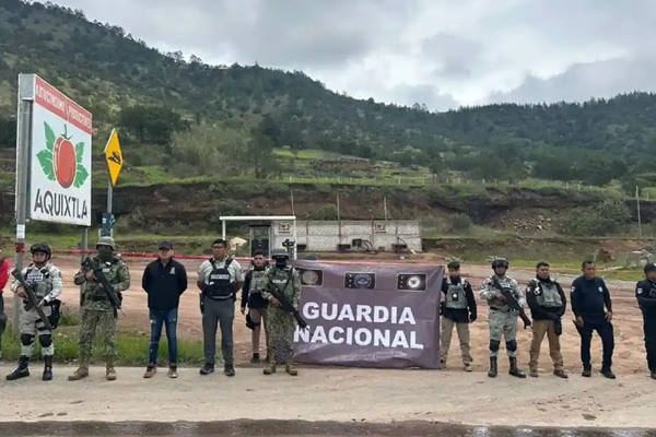 Aseguran falsa distribuidora de jitomate por venta de combustible robado en Aquixtla