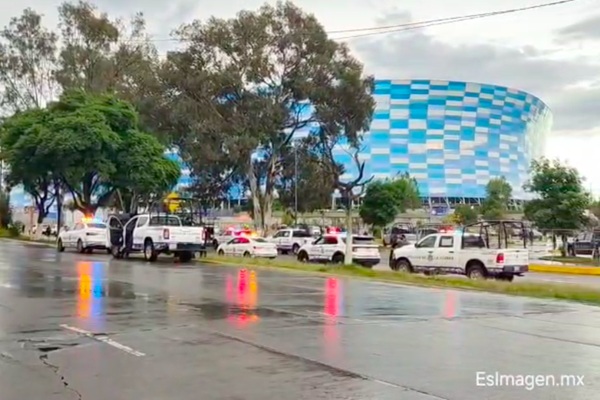 Balacera frente al estadio Cuauhtémoc deja una mujer muerta y un hombre herido