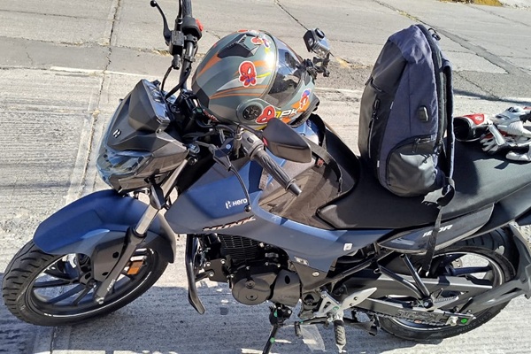 Captan cámaras de seguridad robo de motocicletas en dos plazas