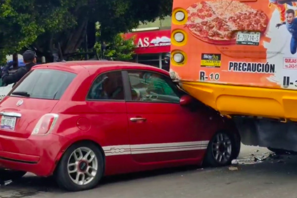 La mañana de este jueves 7 de agosto se registraron tres accidentes viales en la ciudad de Puebla que involucraron a unidades del transporte