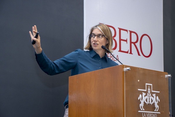 Charlotte Guth brinda cátedra de movilidad sustentable