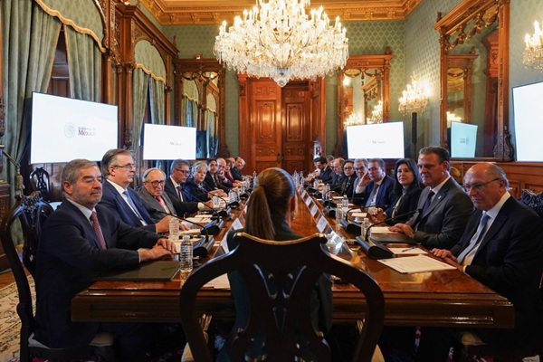 Claudia Sheinbaum recibe a delegación de Brasil,