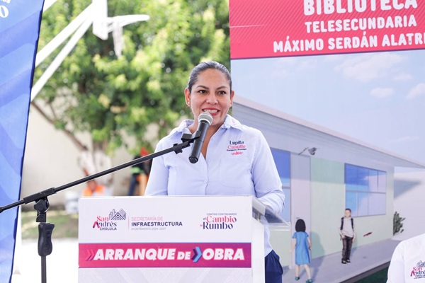 Con nueva biblioteca en San Rafael Comac Lupita Cuautle impulsa