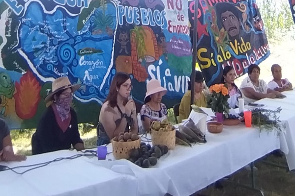 Desde el exbasurero de Cholula, Carla Escoffié exhibe fallas del sistema