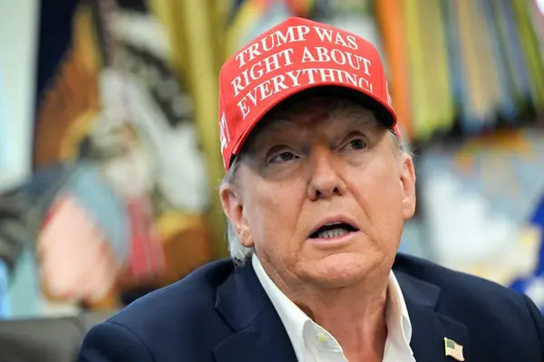 Un juez federal frenó la intención del presidente Donald Trump de negar fondos a ciudades consideradas "santuario" como Chicago, Los Ángeles