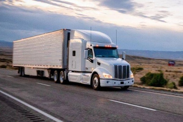 EE. UU. bloquea visas para camioneros extranjeros ante riesgos a la seguridad y empleo local