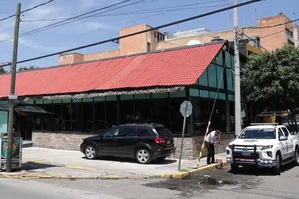 Los ladrones encañonaron a los cocineros y meseros del restaurante Corazón de Brasil, para desmontar pantallas y robar dinero en efectivo