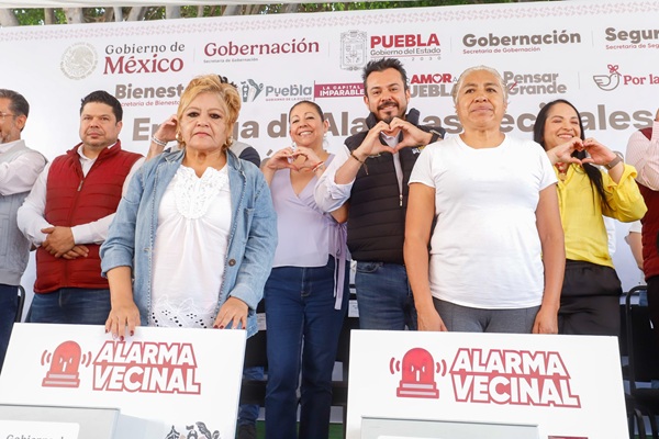 Entrega Gobierno de Puebla 79 Alarmas Vecinales