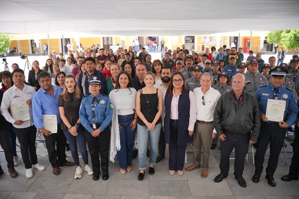 Entregan 431 reconocimientos a prestadores de servicios turísticos y Policía Turística