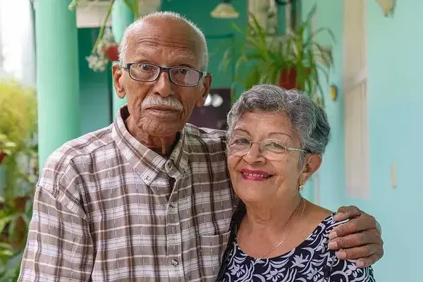 Soy+ es una comunidad diseñada para brindar herramientas y consejos sobre salud, finanzas, desarrollo personal, tecnología y bienestar