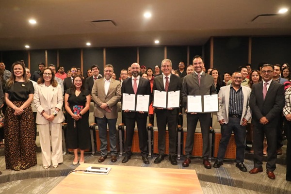 Firma Pepe Chedraui convenio con ANADE para impulsar