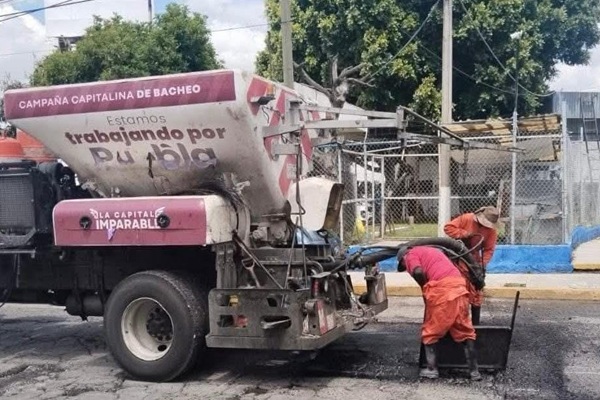 Fortalece Ayuntamiento campaña Bacheando Puebla