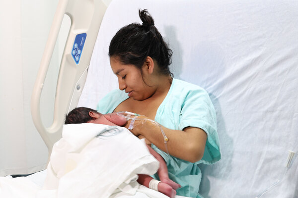 El personal médico del IMSS se involucra para apoyar a las madres durante la lactancia resolviendo dudas que puedan surgir en el proceso