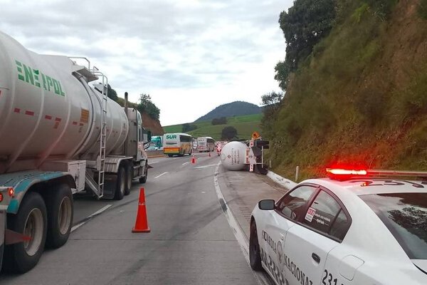 Los automovilistas y pasajeros protestaron por la falta de protocolos para evitar que los viajeros se queden atorados ante un percance