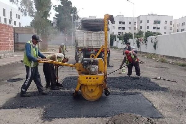 Diariamente, como parte de la Campaña Bacheando Puebla, se despliegan 20 cuadrillas en la ciudad, y se han tapado más de 90 mil baches