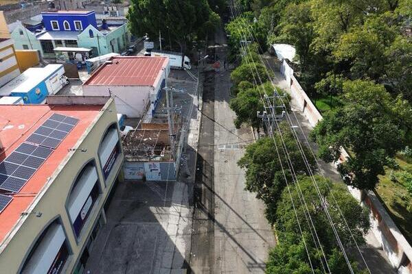 David Aysa supervisó los trabajos de mantenimiento vial en la avenida 11 Oriente en el Barrio de Analco,que beneficiarán a miles de habitantes