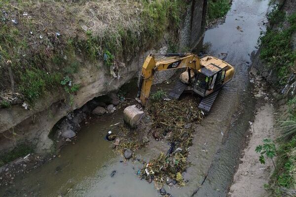 Integrantes del Comité de Atención a Fenómenos Hidrometeorológicos “Tlaloc” supervisaron los trabajos de limpieza en la Barranca San Diego