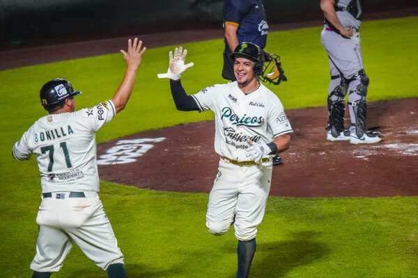 Relevo de tres entradas de Vladimir Gutiérrez y par de carreras en el octavo rollo, permitió que los Pericos derrotaran 3-2 a los Piratas