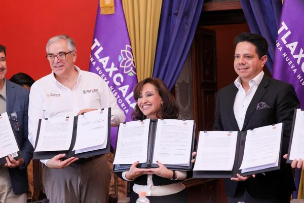 Lorena Cuéllar Cisneros firmó un convenio de colaboración con el IMSS para la construcción de una unidad deportiva en Calpulalpan