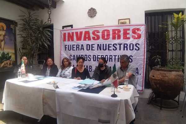Con fotografías en mano, colonas y colonos de La Margarita denunciaron la invasión de presuntas obras ilegales en la manzana #36