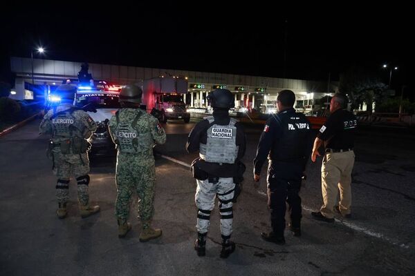 Además de la detención de personas, SSP aseguró 4 mil 853 gramos y 628 envoltorios con posible droga, y 21 vehículos relacionados en delitos