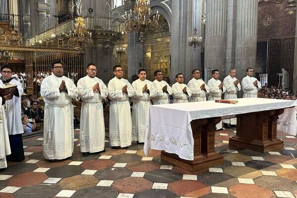 La Ordenación de 10 diáconos transitorios para el servicio de la Arquidiócesis fue presidida por el Arzobispo Víctor Sánchez Espinosa