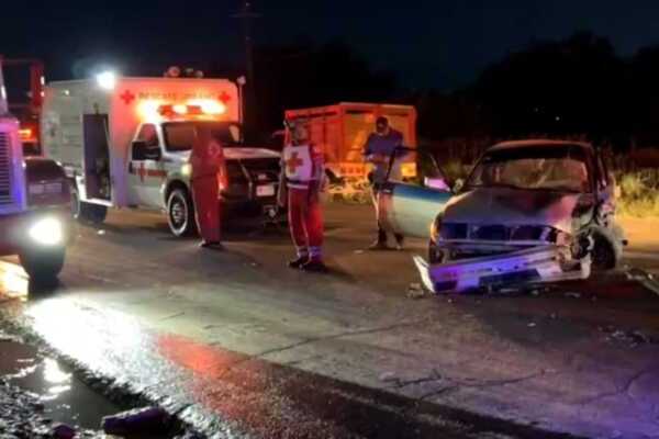 El accidente en Tehuacán se registró entre una colectiva de la ruta Miahuatecos Plus, unidad 07, y un vehículo particular