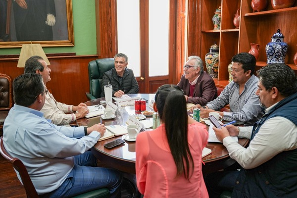 Se reunieron con el objetivo de definir acciones que mejoren la imagen y conservación de Los Portales, en la capital de Tlaxcala