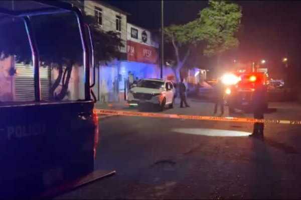 Un hombre fue gravemente herido la noche del jueves, cuando fue atacado a balazos mientras conducía su vehículo en la ciudad de Tehuacán