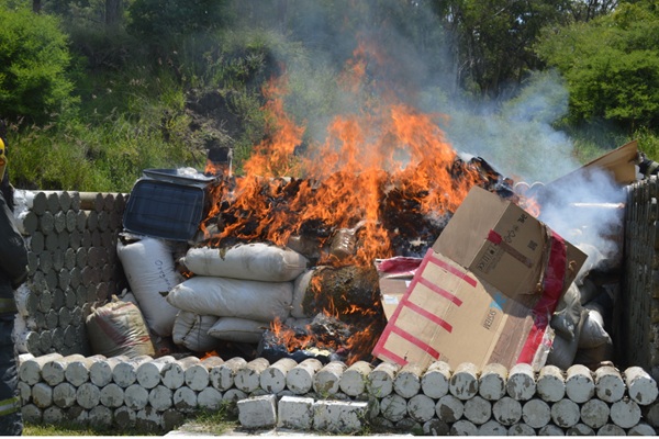 Incinera FGR más de 182 kilos de droga y más de 200 pastillas en Puebla