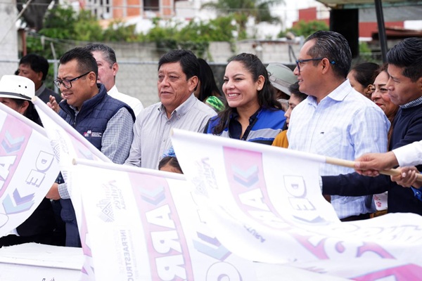 Inicia Lupita Cuautle obra de adoquinamiento en San Bernardino