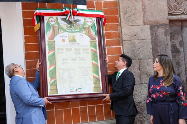 Inician celebraciones patrias en Tlaxcala con colocación de Bando Solemne
