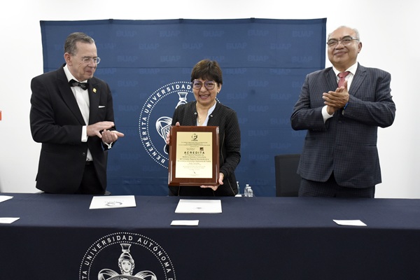 Licenciatura en Medicina General y Comunitaria recibe acreditación internacional de COMAEM