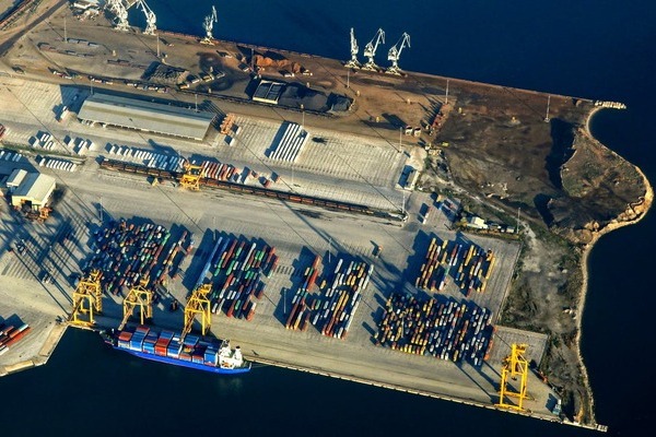 Habían sido informados por la Agencia del Crimen del Reino Unido que la cocaína sería transportada por barco hacia el un puerto en Grecia