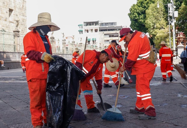 Refuerza Ayuntamiento de Puebla la limpieza en el Centro Histórico con una intervención integral