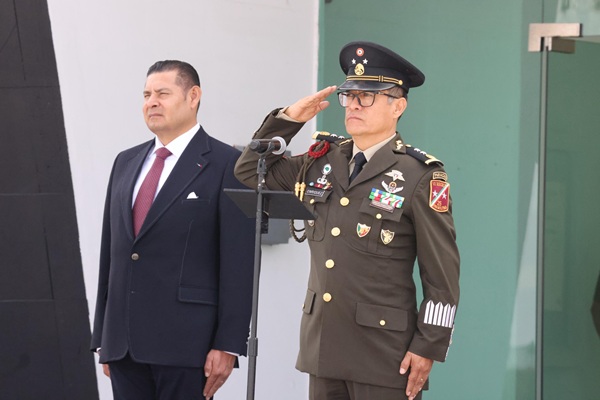 Rinde protesta Francisco Antonio Enríquez Rojas como nuevo comandante de la 25 Zona Militar en Puebla